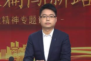 ?追梦格林身穿连帽衫现身勇士场边替补席